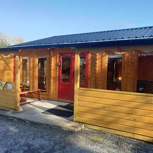 Red Robin Nest Apartment